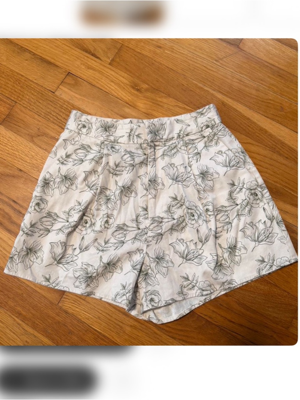 Gianni Bini White High-Waist Floral Print Shorts